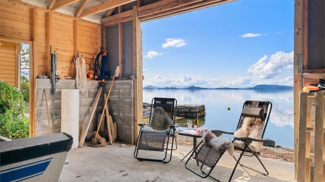 Naustet er romslig og gir gode muligheter for å dyrke de maritime interesser/hobyer.
