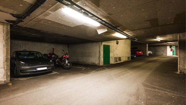 - Fast garasjeplass i felles anlegg, utstyrt med elbillader -