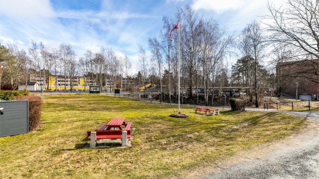 Fellesarealene rundt blokkene holdes velstelt i regi av borettslaget.