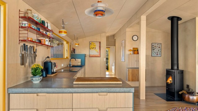 Hytta og interiøret er designet slik at det skal være både godt og enkelt å være her.