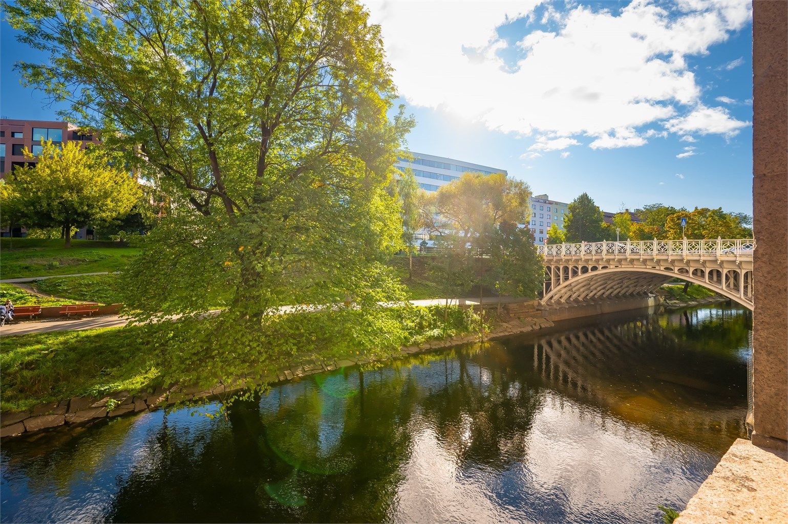 Fantastisk utsikt, med Akerselva rett utenfor vinduet! Bilde lånt av nabo én etasje ned. 