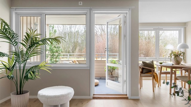 - Utgang til vestvendt terrasse på ca. 8 kvm -