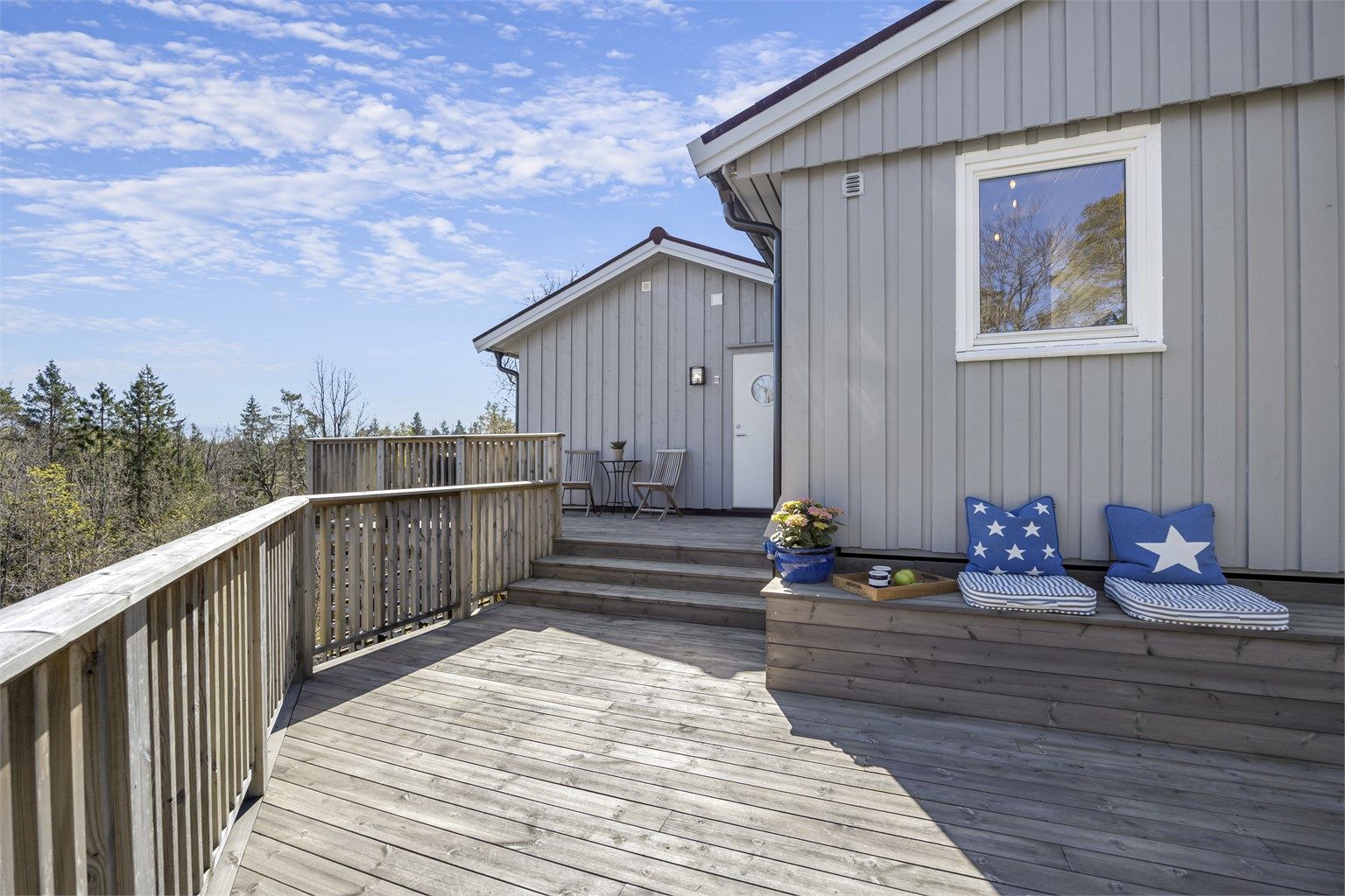 Hytta består av en opprinnelig del fra 1971 og et tilbygg fra 2021.