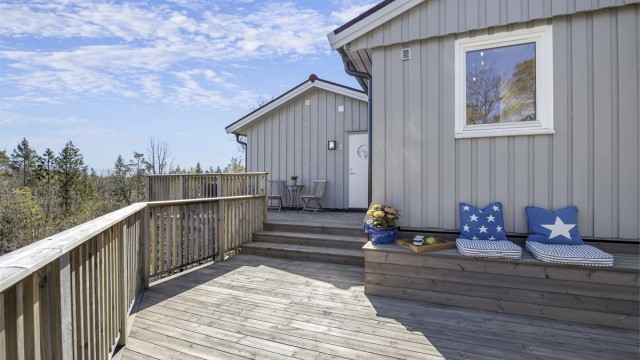 Hytta består av en opprinnelig del fra 1971 og et tilbygg fra 2021.