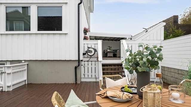Flott terrasse på hele 91 kvm som går over to plan.