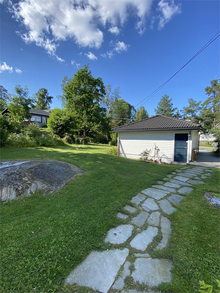 Hagen byr på rikelig plass til lek og aktiviteter gjennom hele sommeren. (privat foto)