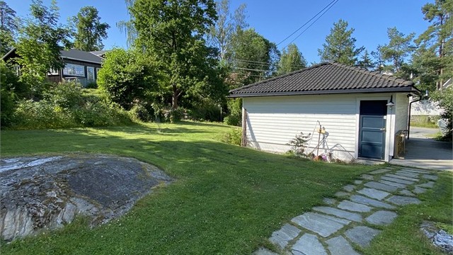 Hagen byr på rikelig plass til lek og aktiviteter gjennom hele sommeren. (privat foto)