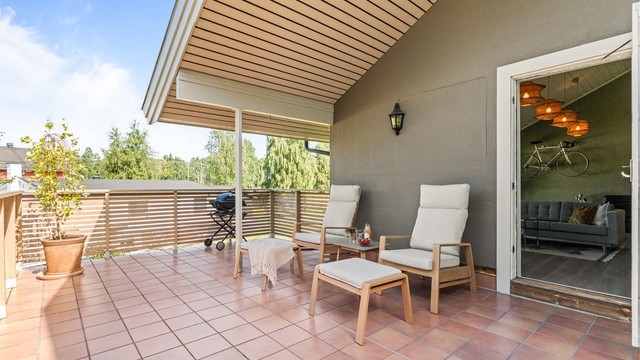 Verandaen er på hele 33m² har god plass til både sittegruppe og grill.