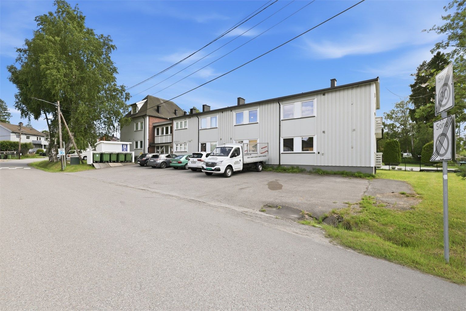 Leiligheten er beliggende på Fjellhamar med kort vei til flere fasiliteter. 