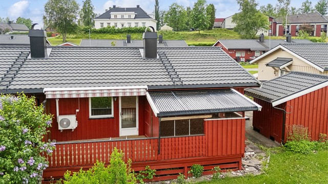 Skjermede uteplasser med gode solforhold.