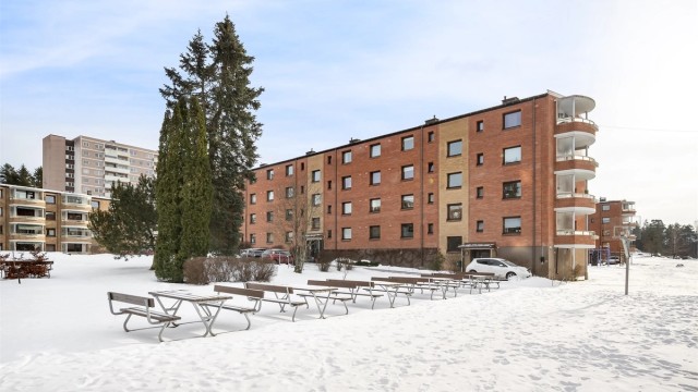 Fellesarealene er pent opparbeidet med plen, sittegrupper og beplantning.
Borettslaget har et eget trimrom hvor andelseiere kan tegne medlemskap til en hyggelig månedlig pris.