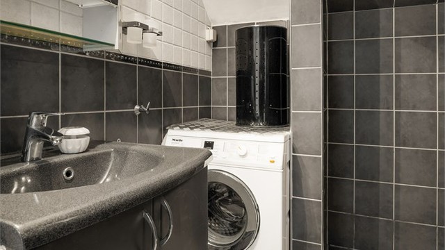I 2008 ble badet oppgradert med nytt tettesjikt på vegg, fliser på vegger og gulv og nytt sanitærutstyr