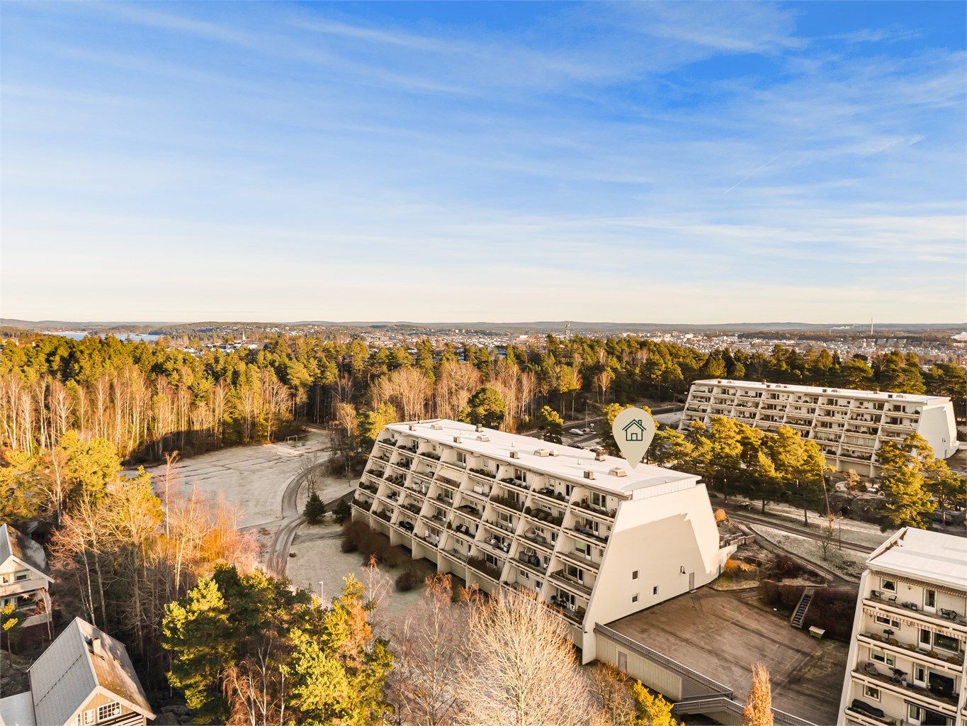 Skogholtet 10 presenteres av Jørgen Sande Johansen i Krogsveen. 
Fotograf; Kristoffer Kristiansen.