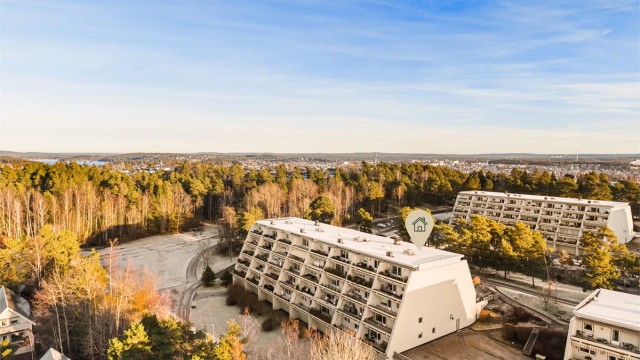 Skogholtet 10 presenteres av Jørgen Sande Johansen i Krogsveen.
Fotograf; Kristoffer Kristiansen.