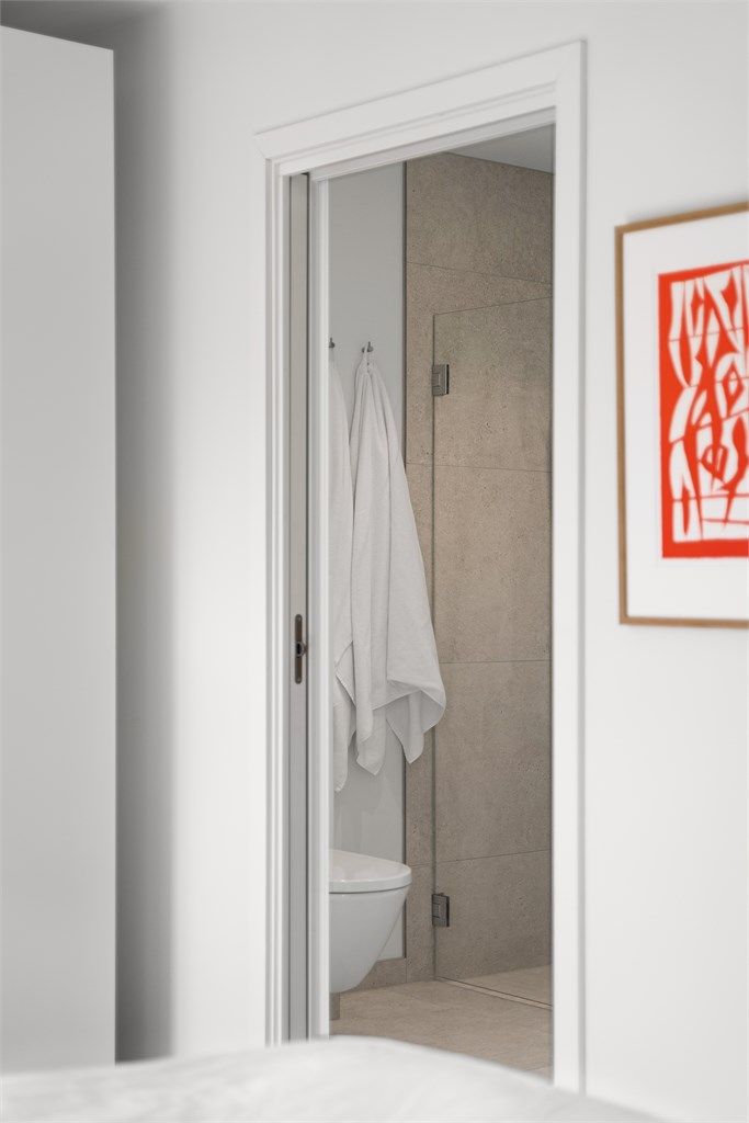 Direkte tilknytning til privat bad fra masterbedroom.