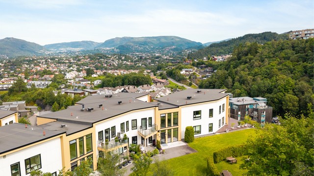 Leiligheten ligger i et etablert og barnevennlig område.