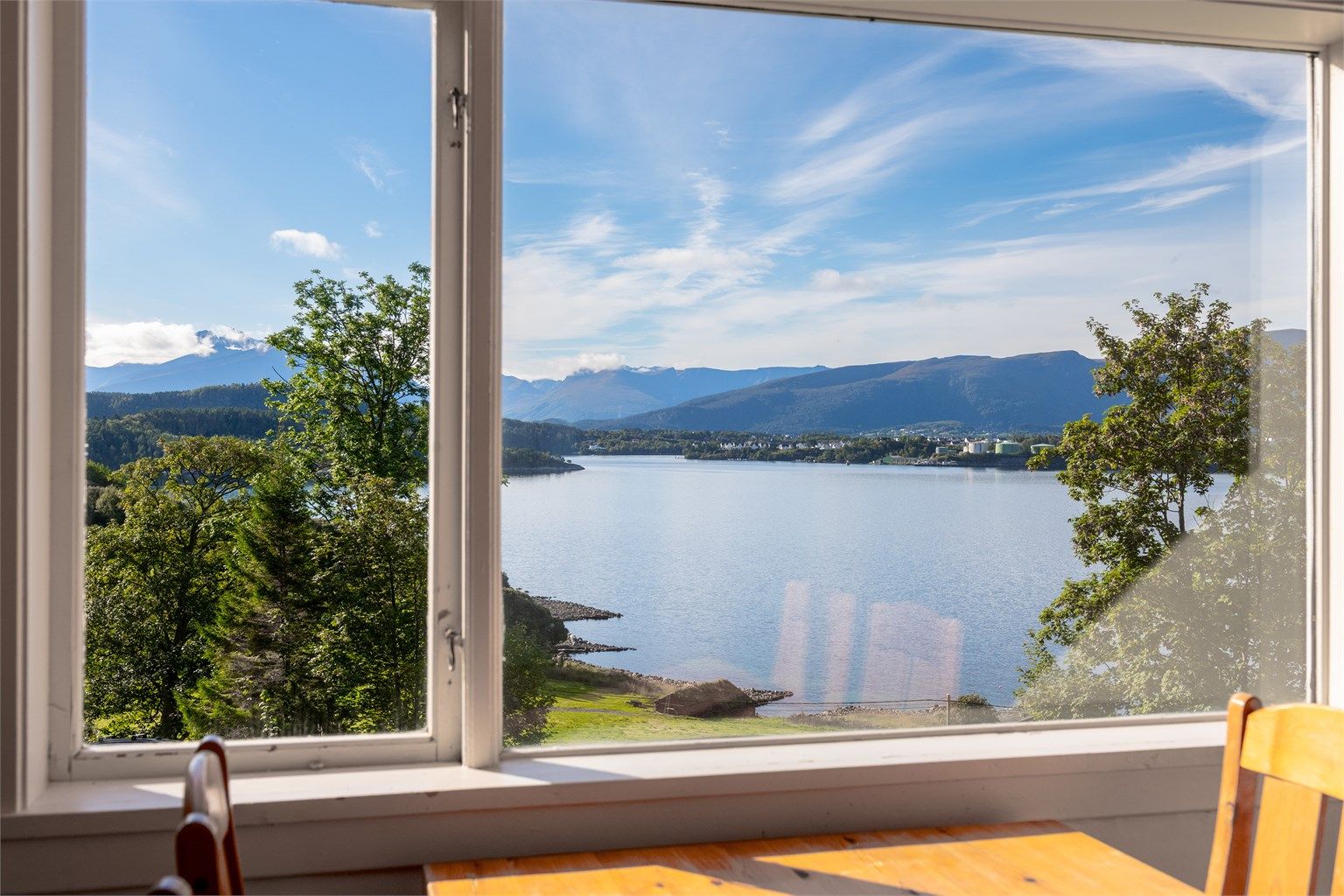 Fjordutsikten gir et skiftende panorama gjennom årstidene.