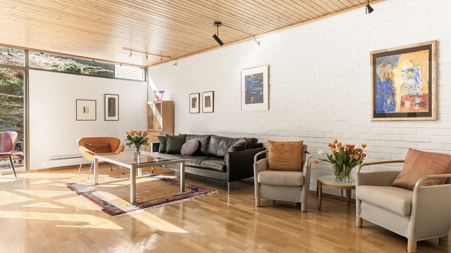 - Boligens stue er av god størrelse, og kan enkelt møbleres i flere soner -