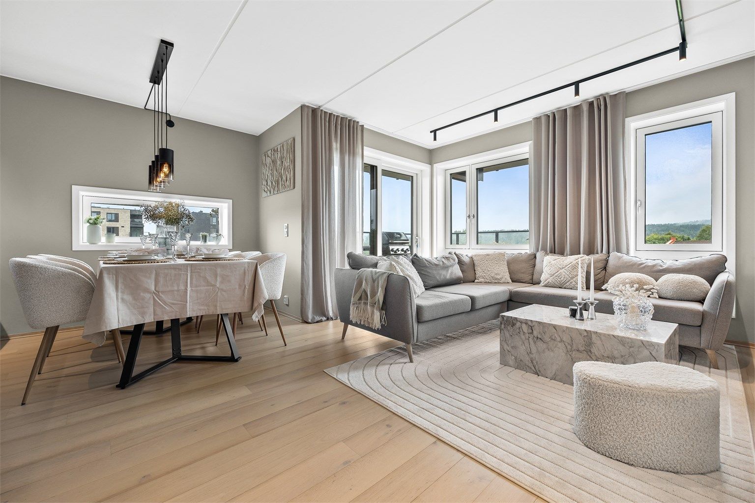 Dette er en særdeles pen leilighet med høy standard, 2 soverom, vannbåren varme og hjørneveranda med utsikt. Foto: Stine Prøitz Jørgensen