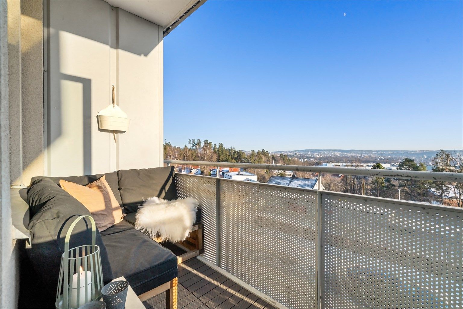 Dette er en lys og lekker 2-roms leilighet med fantastisk utsikt