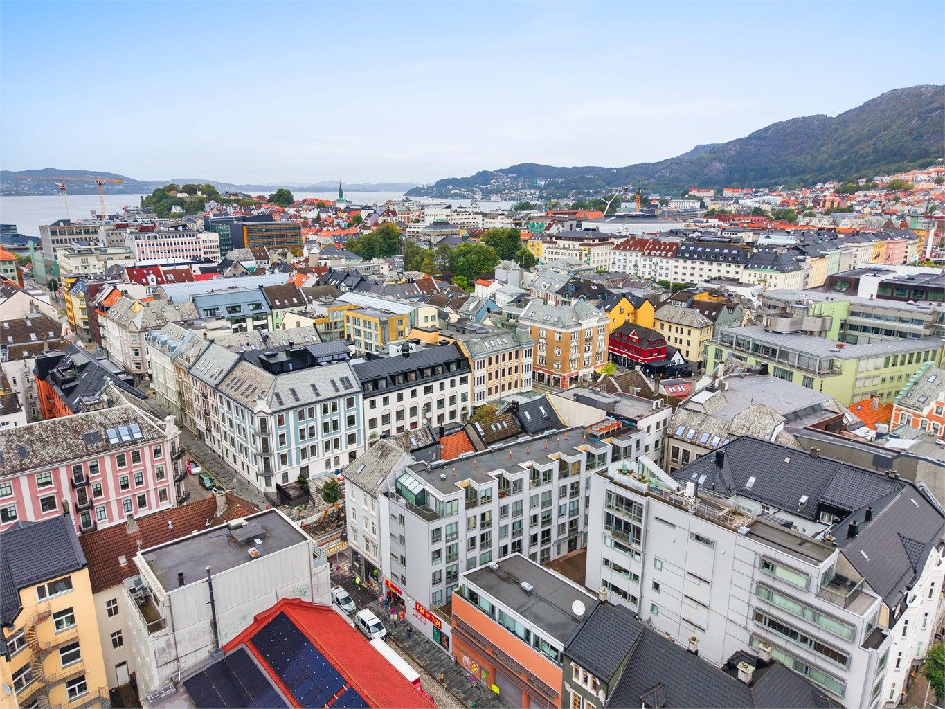 Sentral plassering med kort vei til sjøbadet på Nordnes og kulturtilbud.