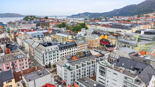 Sentral plassering med kort vei til sjøbadet på Nordnes og kulturtilbud.