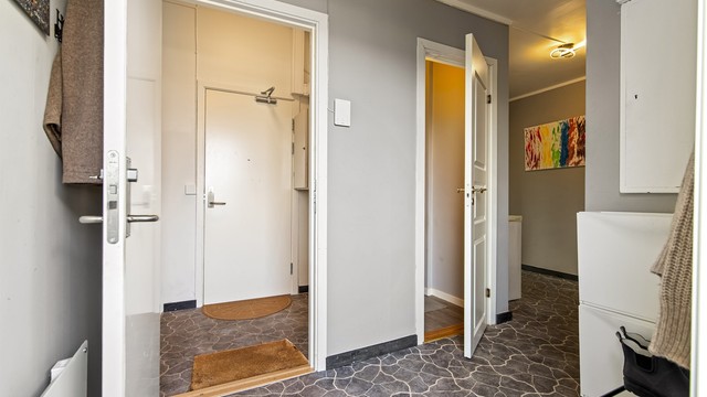 Entré med god plass til oppbevaring av sko og ytterklær.