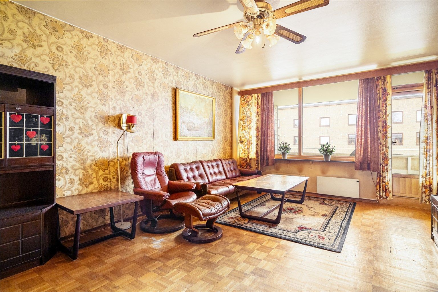 Jonas Ekse Hovland v/Krogsveen har gleden av å presentere arealeffektiv 3-roms andelsleilighet med stort potensial for å skape ditt drømmehjem!