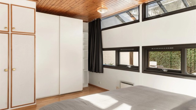 - Rommet har godt med oppbevaringsplass -