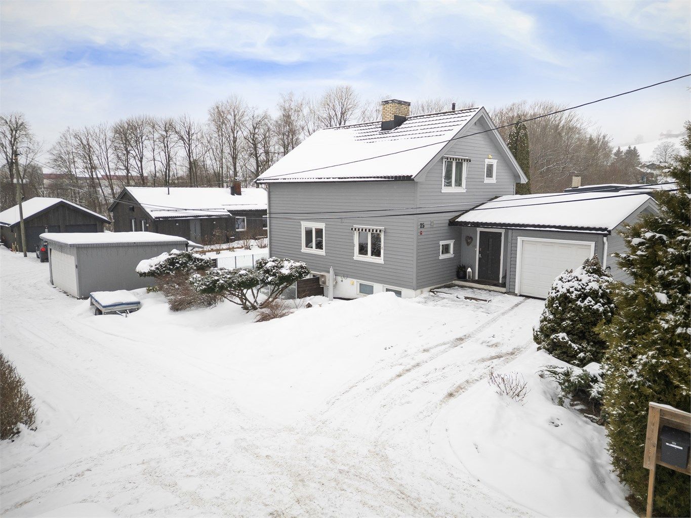 Under 1 km til barnehager og barneskole med tilhørende idrettsanlegg