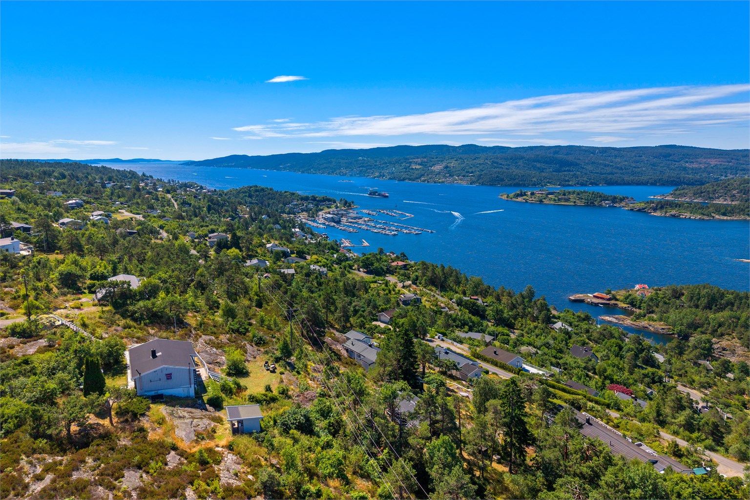 Fritidsbolig med stor, vestvendt tomt og fantastisk 180-graders utsikt over Oslofjorden
