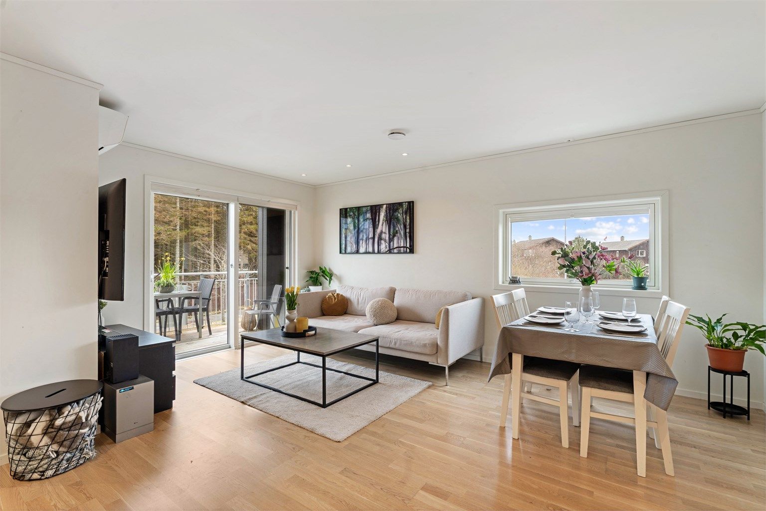 Velkommen til Mikkelsbærstien 14B, presenteres av Dardan Shabi v/Krogsveen Sandnes. 