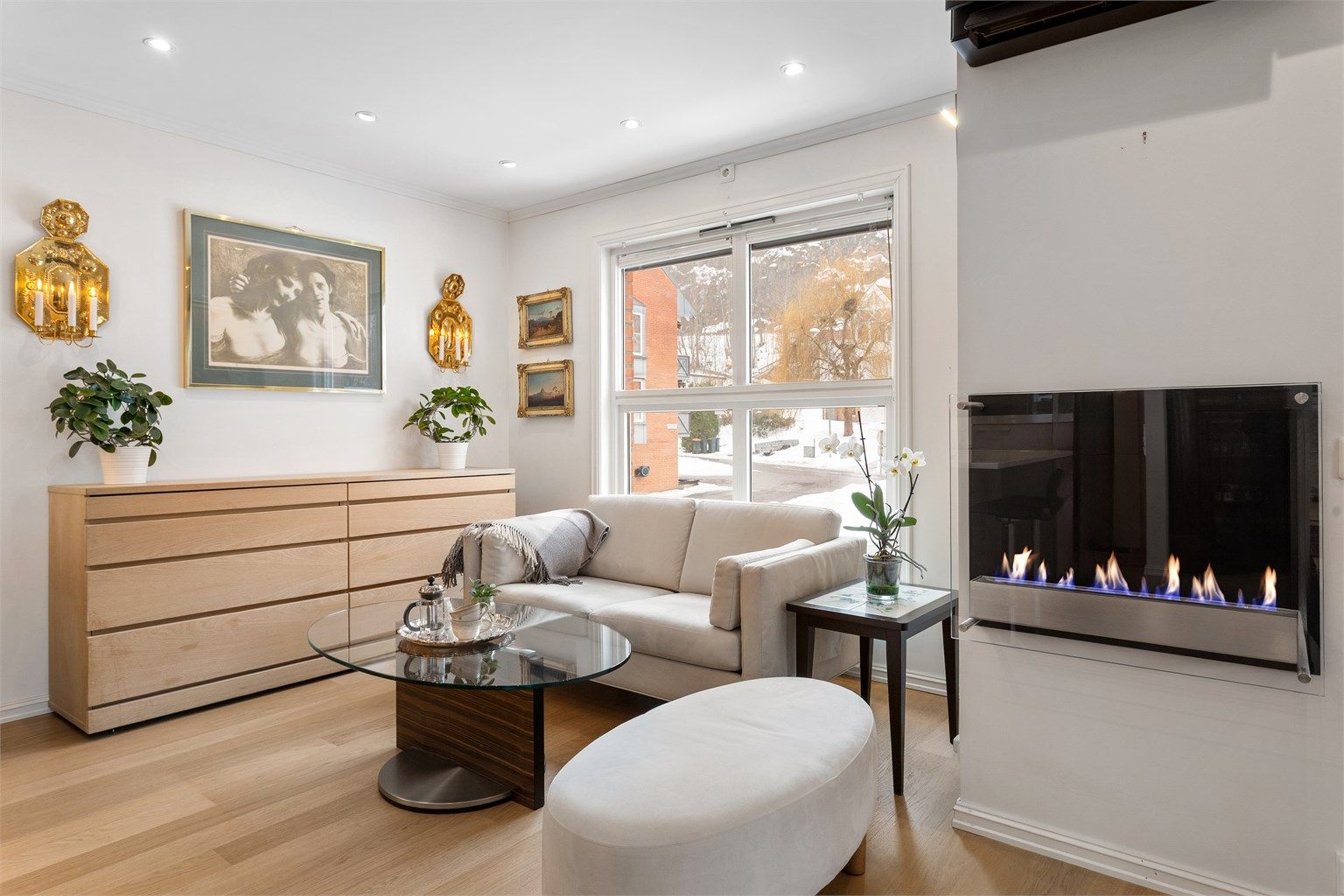 En moderne luft-til-luft varmepumpe fra 2021 sørger for effektiv oppvarming.