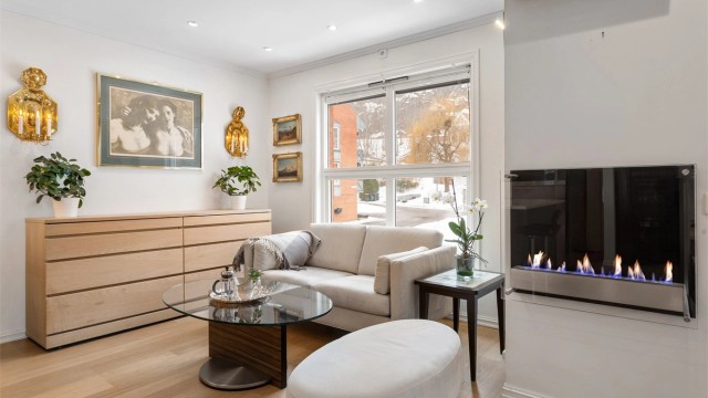 En moderne luft-til-luft varmepumpe fra 2021 sørger for effektiv oppvarming.