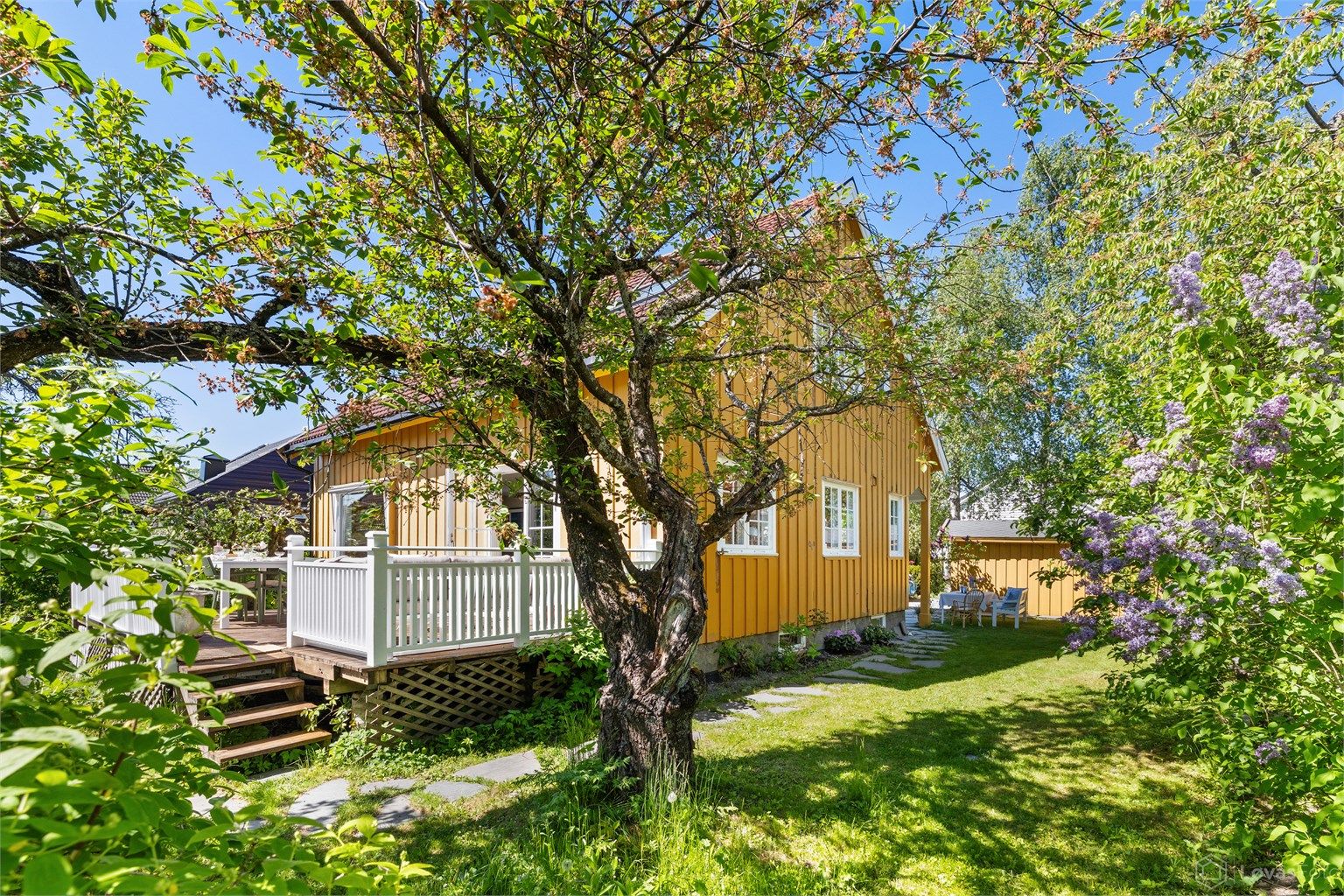 Velkommen til Seterveien 5A - Solrik og sjarmerende villa | Ettertraktet beliggenhet i blindvei | Idyllisk og skjermet hage | Barnevennlig