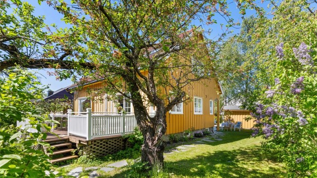 Velkommen til Seterveien 5A - Solrik og sjarmerende villa | Ettertraktet beliggenhet i blindvei | Idyllisk og skjermet hage | Barnevennlig