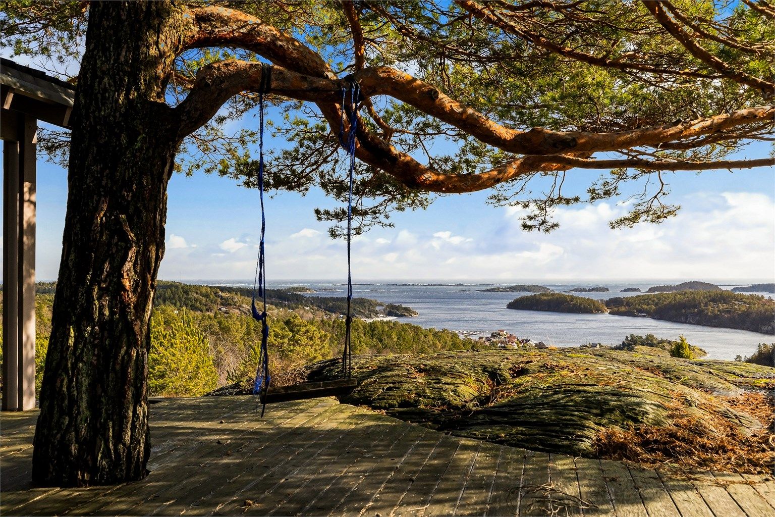 FRA TERRASSEN er utsikten fenomenal.