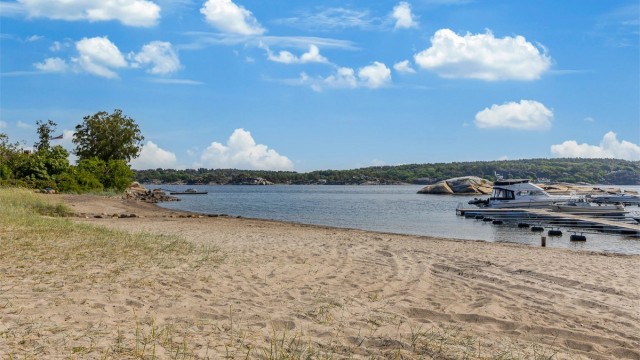 Innen kort gange finner du også nydelig badestrand i Herreportveien.