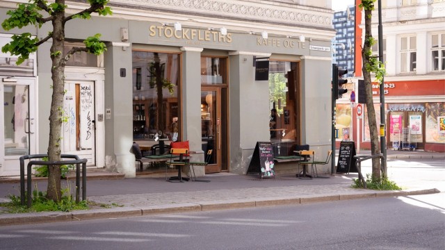 Kort vei til det man måtte ønske. ZZ Pizza og Fuglen er også hyggelige nabolagsperler.