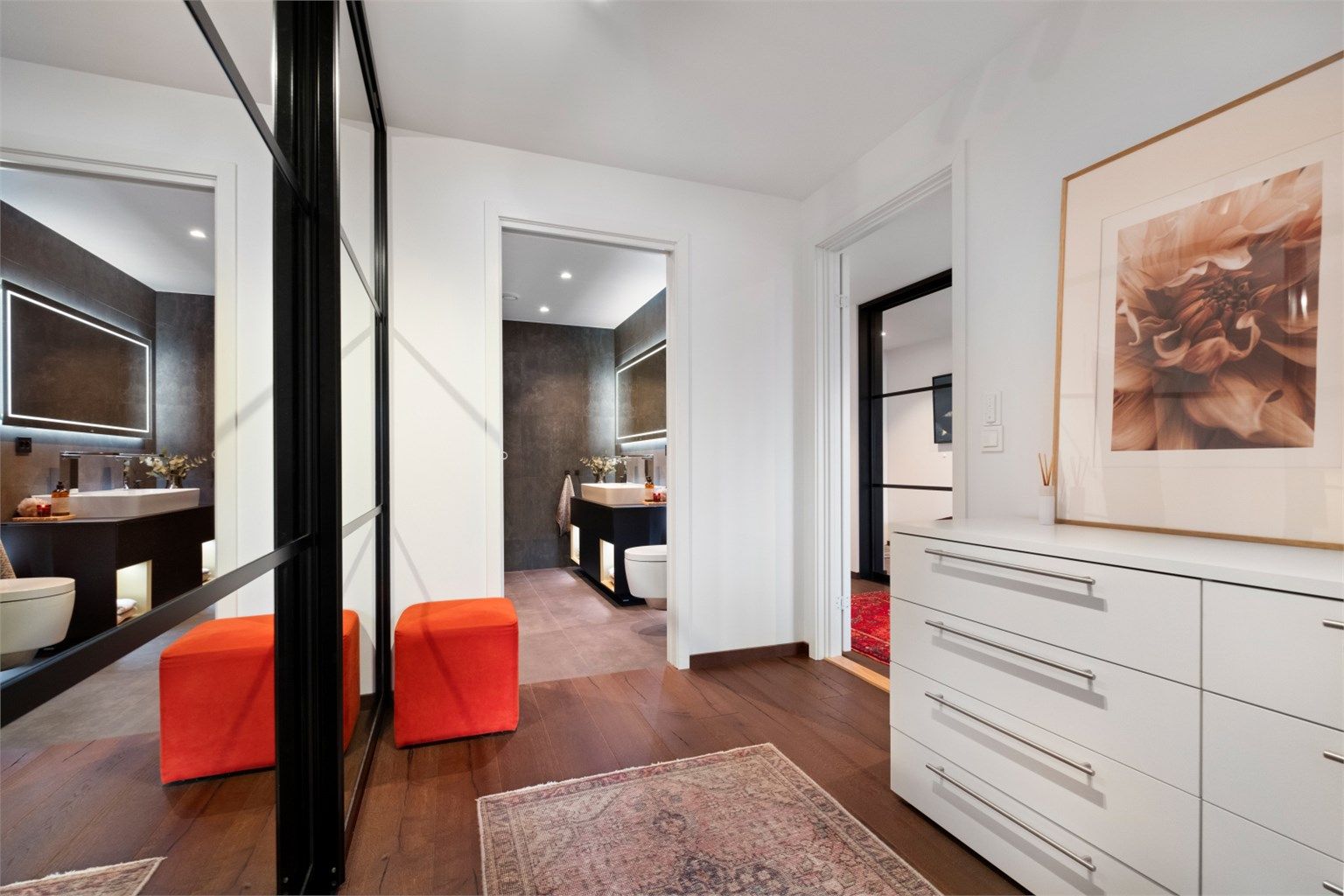 Gang/garderobe mellom hovedsoverom og bad