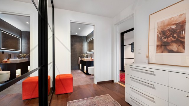 Gang/garderobe mellom hovedsoverom og bad