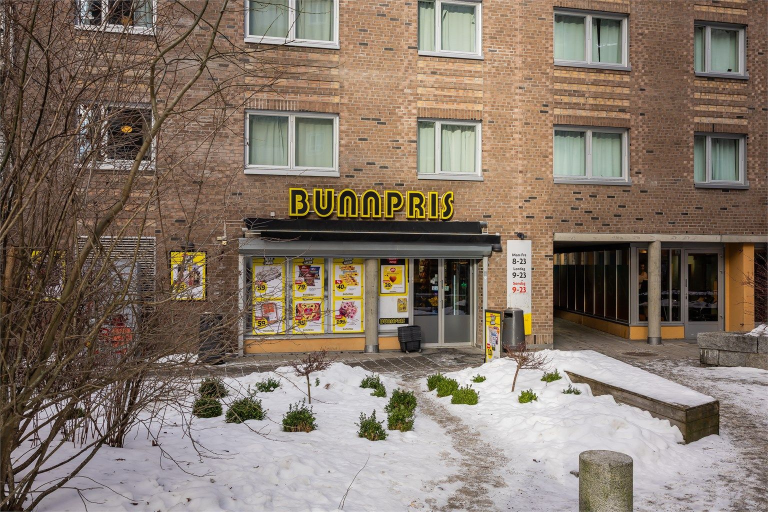 Søndagsåpen Bunnpris like utenfor leiligheten.