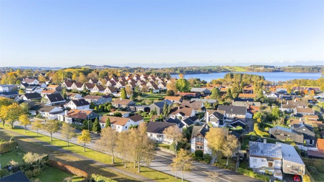 Stokka er et barnevennlig område med kort vei til skoler, barnehager og idrettsanlegg.
