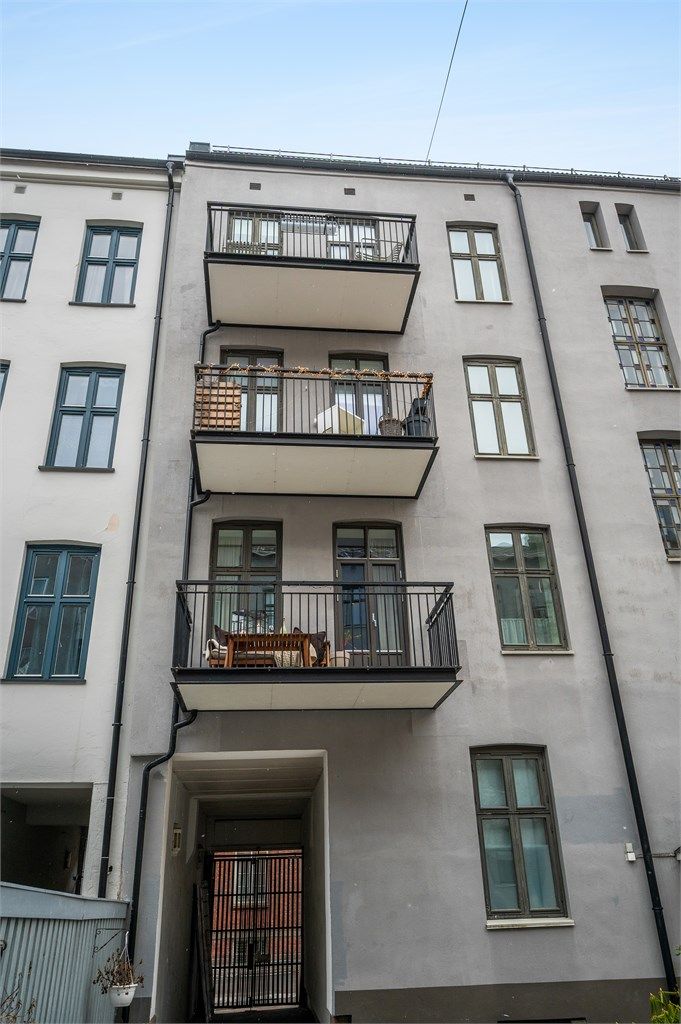 Leiligheten ligger i byggets andre etasje.