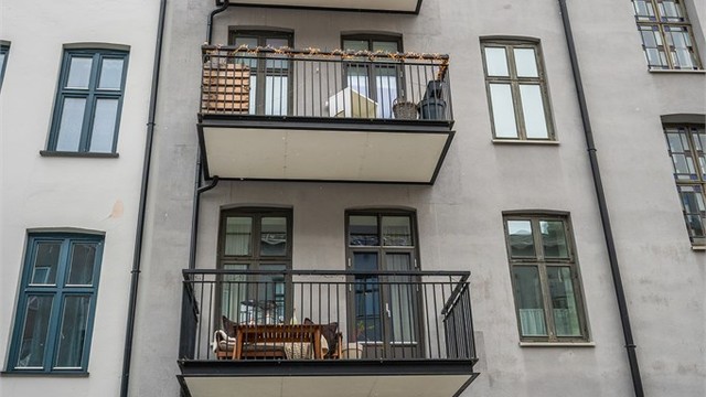 Leiligheten ligger i byggets andre etasje.