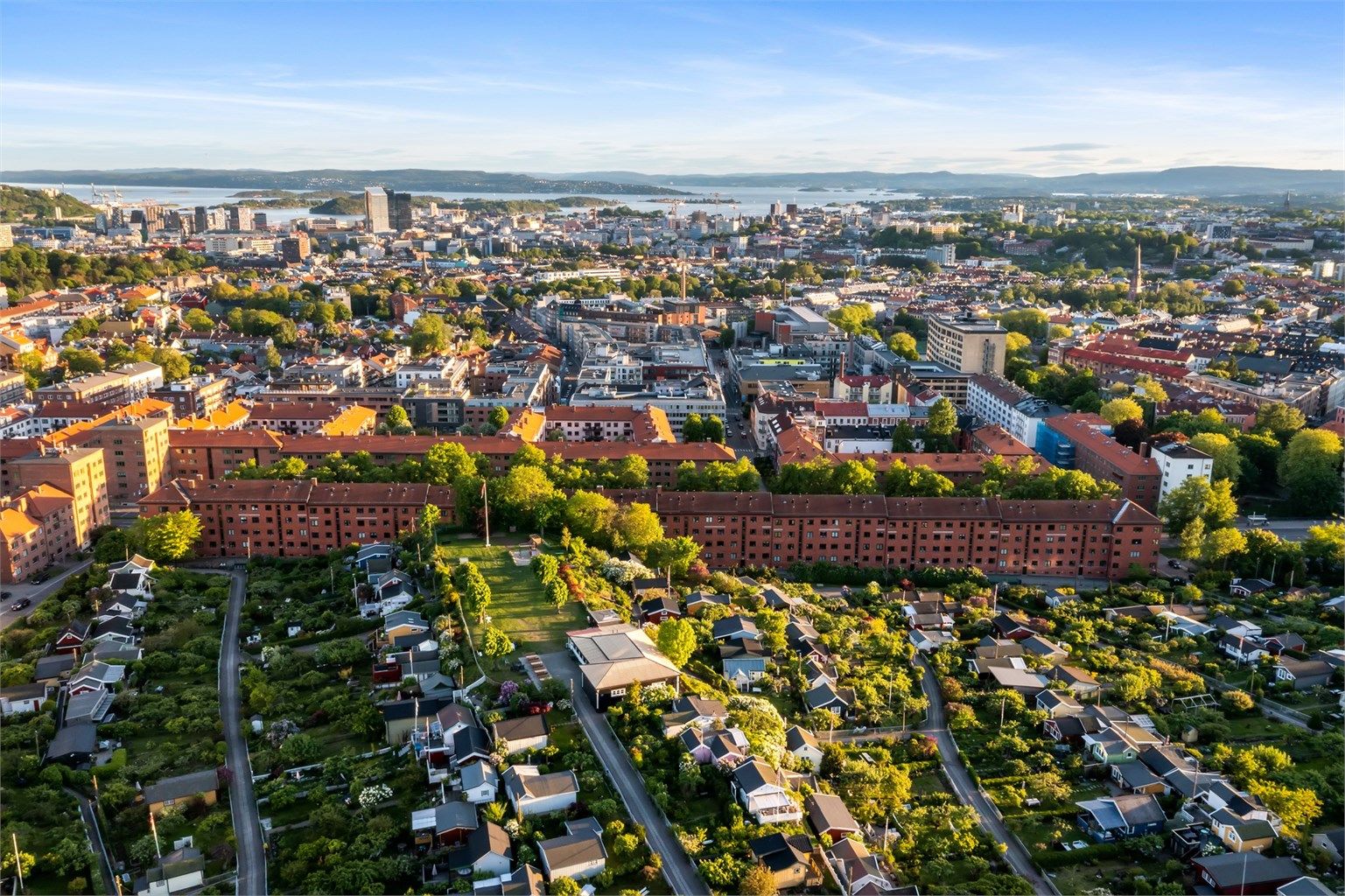 Perfekt beliggenhet for deg som ønsker å bo sentralt til i rolige omgivelser, på populære Rodeløkka.
