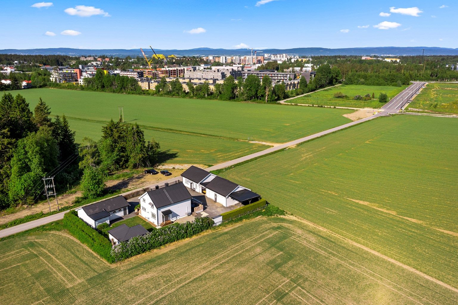 I Myrvegen 39 bor du landlig allikevel sentralt til, med gangavstand til Jessheim sentrum