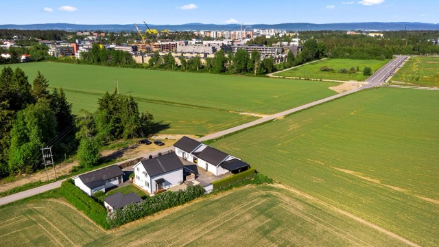 I Myrvegen 39 bor du landlig allikevel sentralt til, med gangavstand til Jessheim sentrum