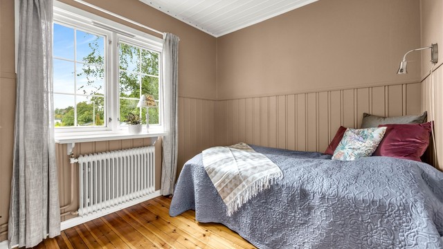 I 2. etasje er det tre soverom.