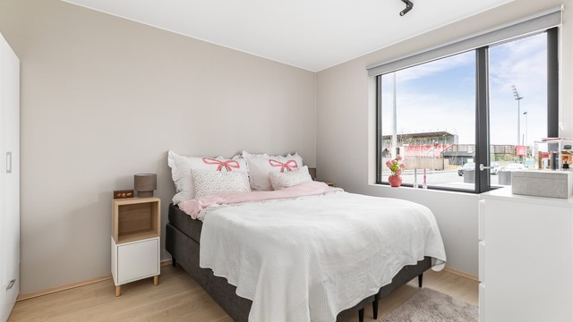 Soverommet er på ca. 13 kvm. - av god størrelse til sitt formål.